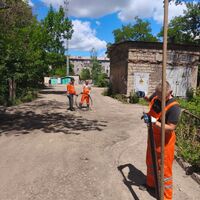 Бригада из трех работников МУП ЖКХ «Вологдагорводоканал» первый день трудится в г. Алчевске